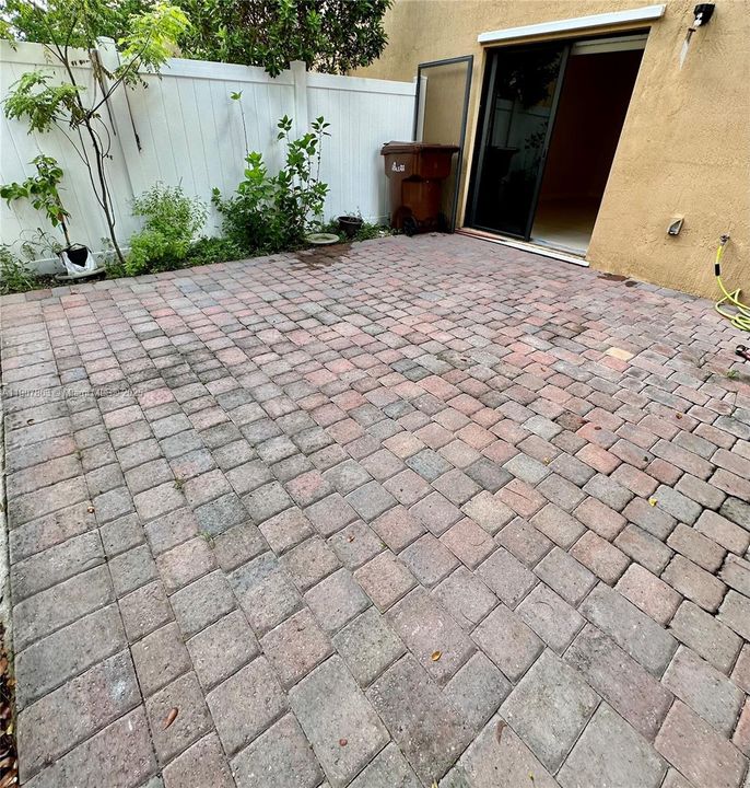 Activo con contrato: $2,900 (3 camas, 2 baños, 1668 Pies cuadrados)