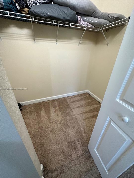 Activo con contrato: $2,900 (3 camas, 2 baños, 1668 Pies cuadrados)