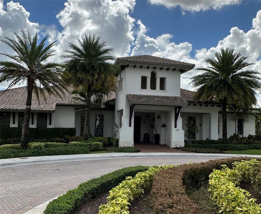 Activo con contrato: $2,900 (3 camas, 2 baños, 1668 Pies cuadrados)