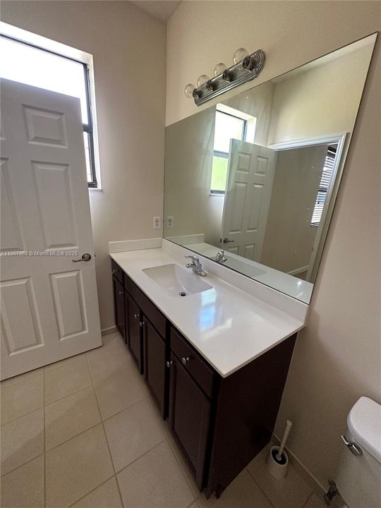 Activo con contrato: $2,900 (3 camas, 2 baños, 1668 Pies cuadrados)