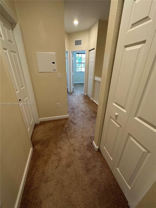 Activo con contrato: $2,900 (3 camas, 2 baños, 1668 Pies cuadrados)