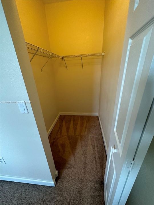 Activo con contrato: $2,900 (3 camas, 2 baños, 1668 Pies cuadrados)