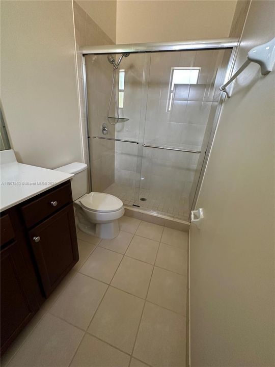 Activo con contrato: $2,900 (3 camas, 2 baños, 1668 Pies cuadrados)