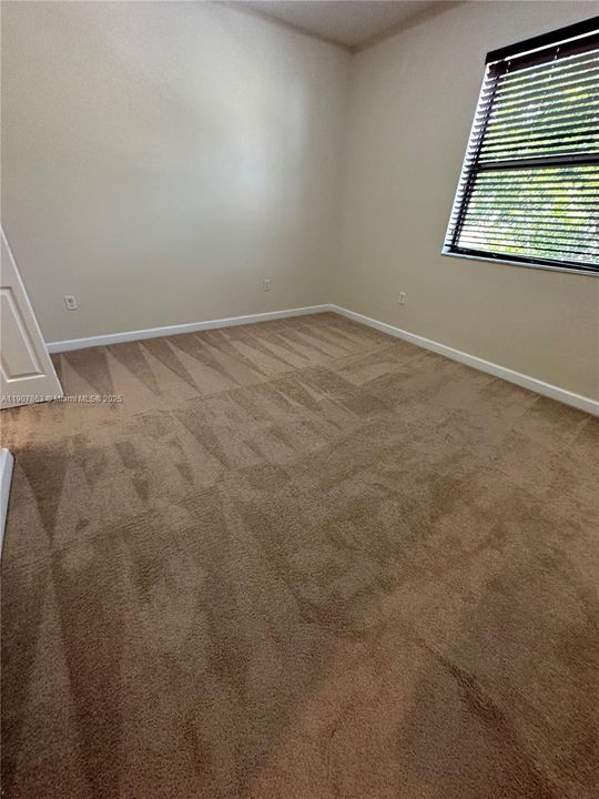 Activo con contrato: $2,900 (3 camas, 2 baños, 1668 Pies cuadrados)