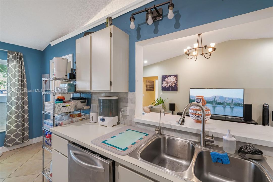 待售: $535,000 (3 贝兹, 2 浴室, 1348 平方英尺)