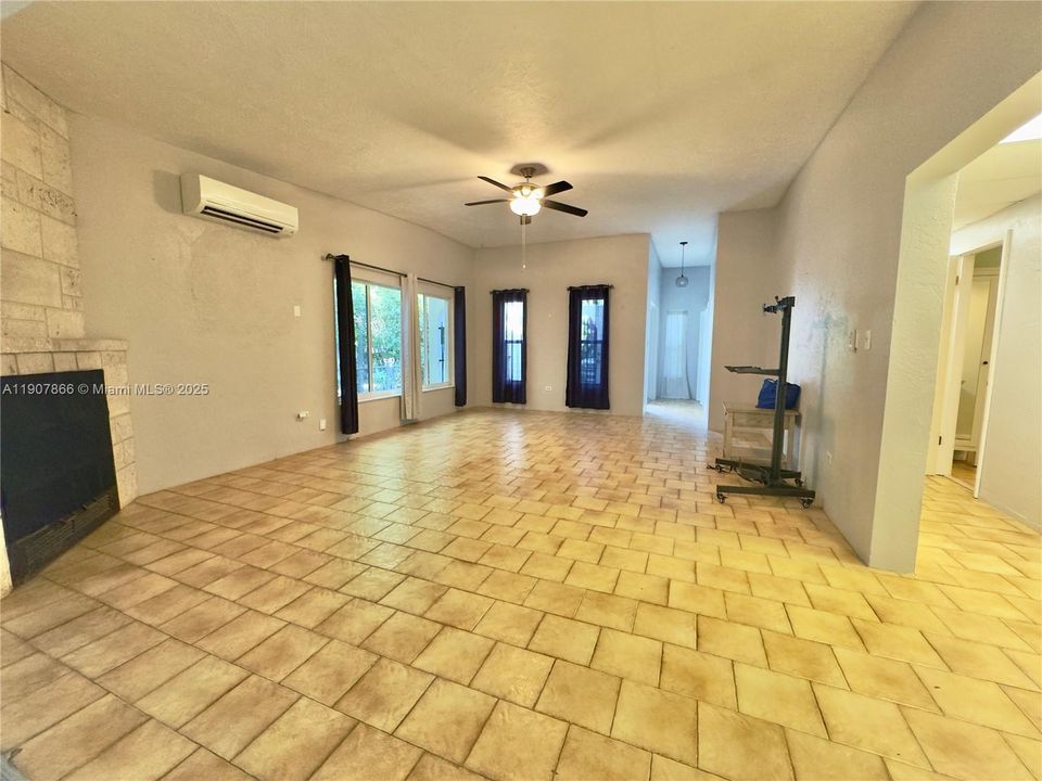 For Rent: $3,200 (2 beds, 2 baths, 1291 Square Feet)