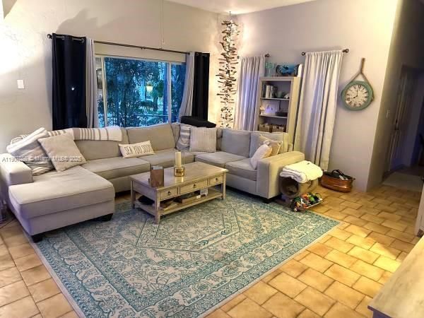 For Rent: $3,200 (2 beds, 2 baths, 1291 Square Feet)