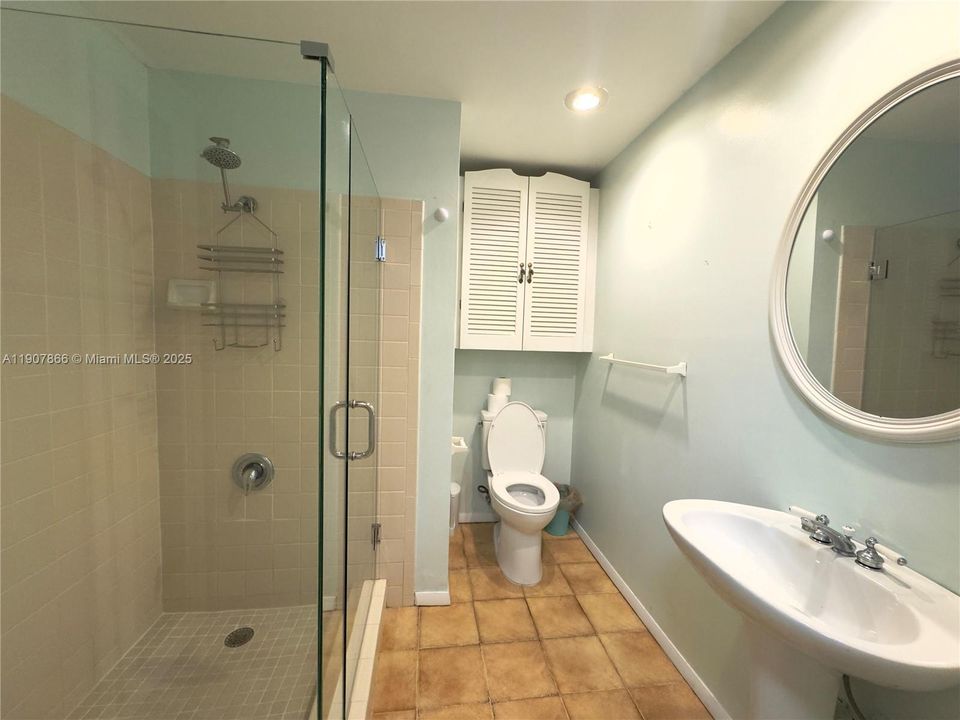 For Rent: $3,200 (2 beds, 2 baths, 1291 Square Feet)