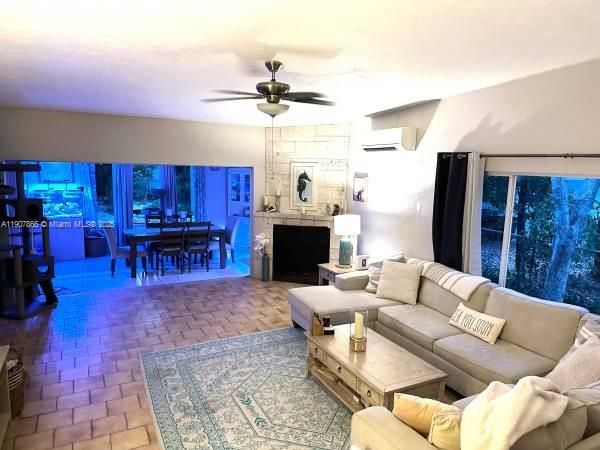 For Rent: $3,200 (2 beds, 2 baths, 1291 Square Feet)