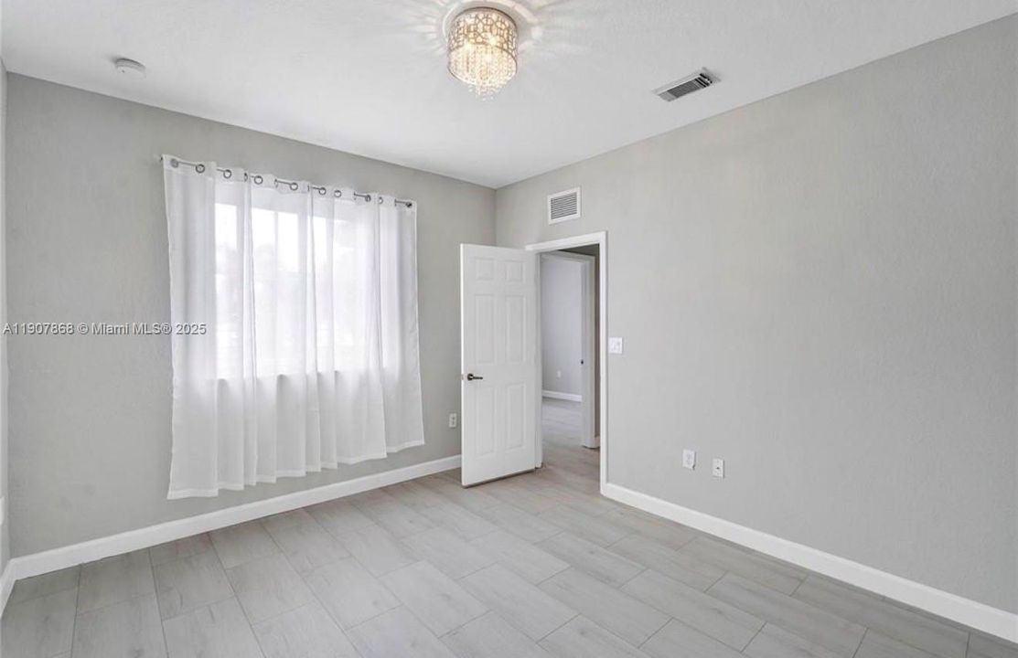 Active With Contract: $3,500 (3 beds, 2 baths, 1520 Square Feet)