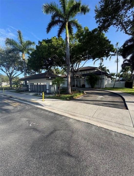 Active With Contract: $3,500 (3 beds, 2 baths, 1520 Square Feet)