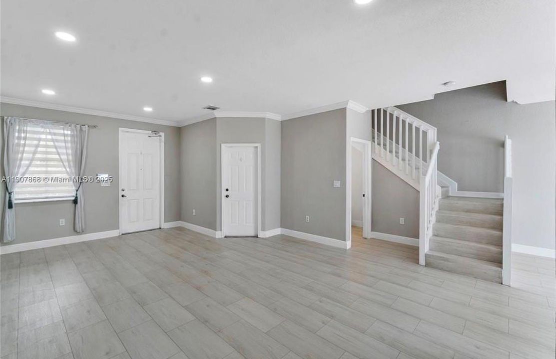 Active With Contract: $3,500 (3 beds, 2 baths, 1520 Square Feet)