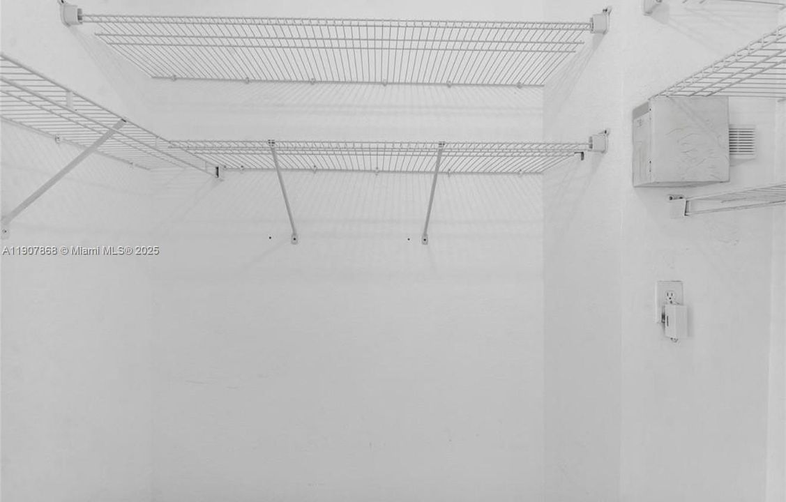 Active With Contract: $3,500 (3 beds, 2 baths, 1520 Square Feet)