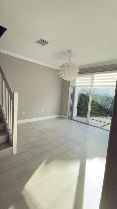 Active With Contract: $3,500 (3 beds, 2 baths, 1520 Square Feet)