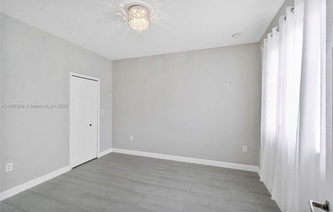 Active With Contract: $3,500 (3 beds, 2 baths, 1520 Square Feet)