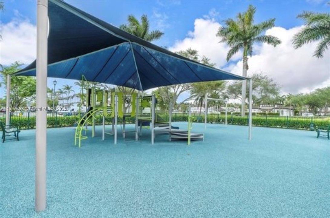 Active With Contract: $3,500 (3 beds, 2 baths, 1520 Square Feet)