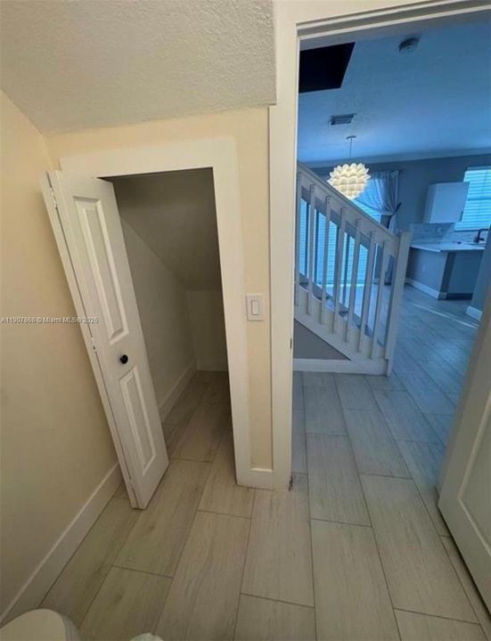 Active With Contract: $3,500 (3 beds, 2 baths, 1520 Square Feet)