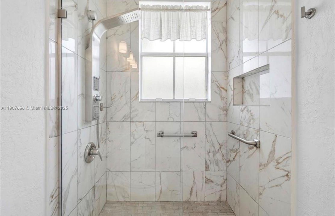 Active With Contract: $3,500 (3 beds, 2 baths, 1520 Square Feet)