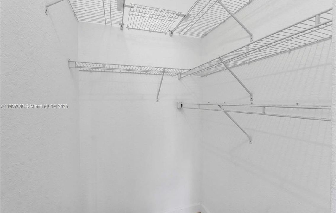 Active With Contract: $3,500 (3 beds, 2 baths, 1520 Square Feet)