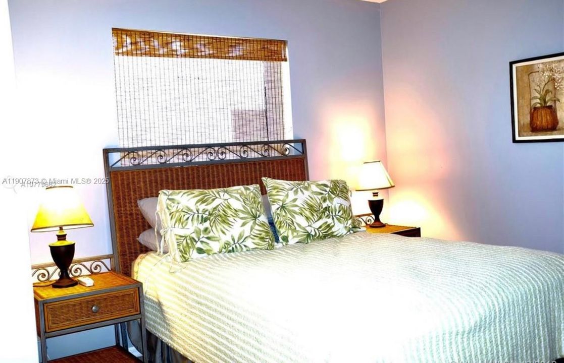 Activo con contrato: $4,950 (4 camas, 3 baños, 2438 Pies cuadrados)