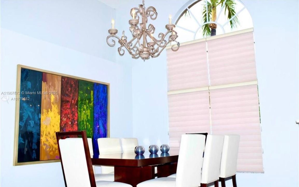 Activo con contrato: $4,950 (4 camas, 3 baños, 2438 Pies cuadrados)