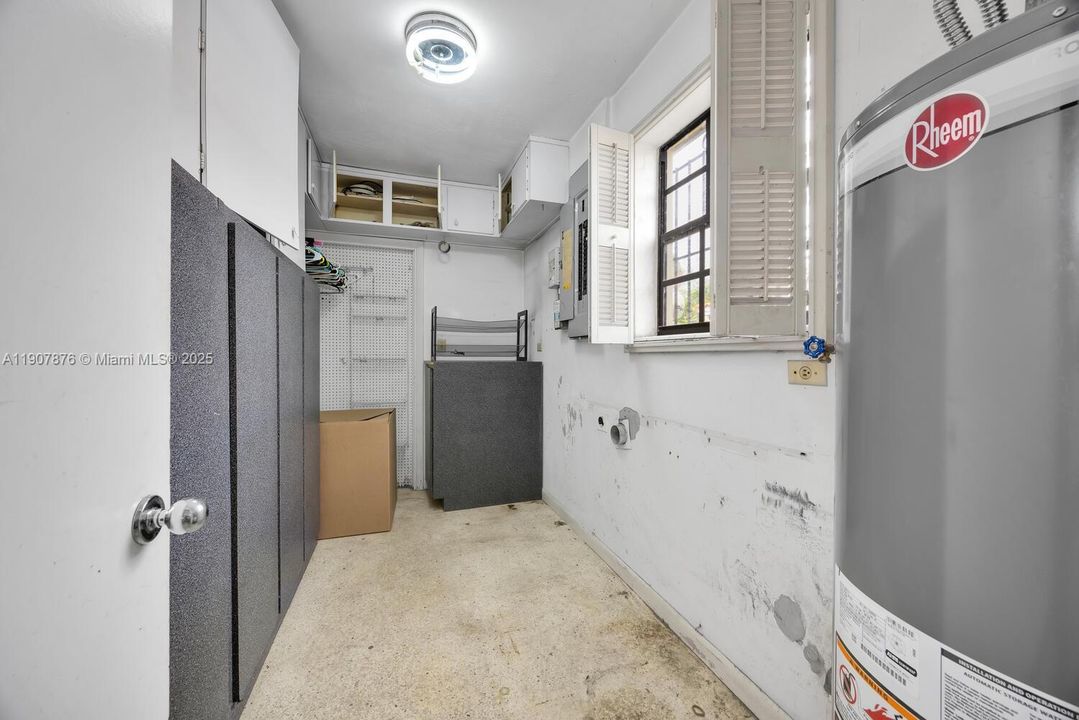 На продажу: $690,000 (4 спален, 2 ванн, 1826 Квадратных фут)