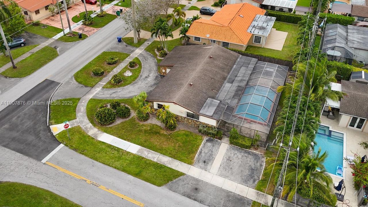 На продажу: $690,000 (4 спален, 2 ванн, 1826 Квадратных фут)