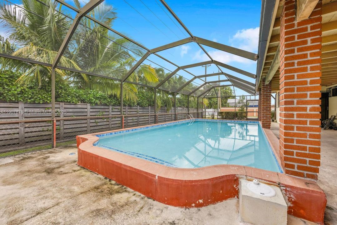 На продажу: $690,000 (4 спален, 2 ванн, 1826 Квадратных фут)