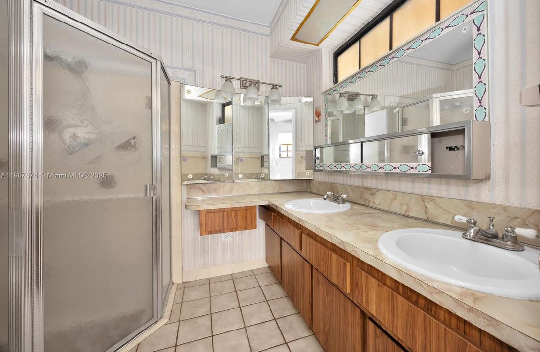 На продажу: $690,000 (4 спален, 2 ванн, 1826 Квадратных фут)