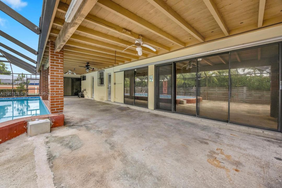 На продажу: $690,000 (4 спален, 2 ванн, 1826 Квадратных фут)