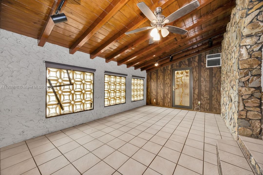 На продажу: $690,000 (4 спален, 2 ванн, 1826 Квадратных фут)