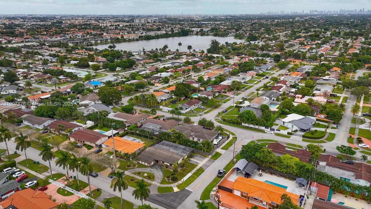 На продажу: $690,000 (4 спален, 2 ванн, 1826 Квадратных фут)