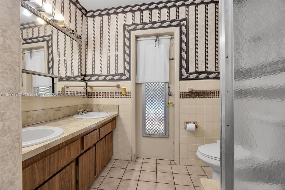 На продажу: $690,000 (4 спален, 2 ванн, 1826 Квадратных фут)