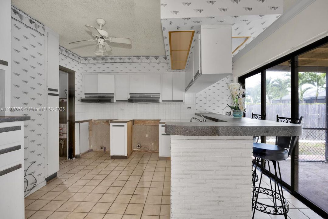 На продажу: $690,000 (4 спален, 2 ванн, 1826 Квадратных фут)