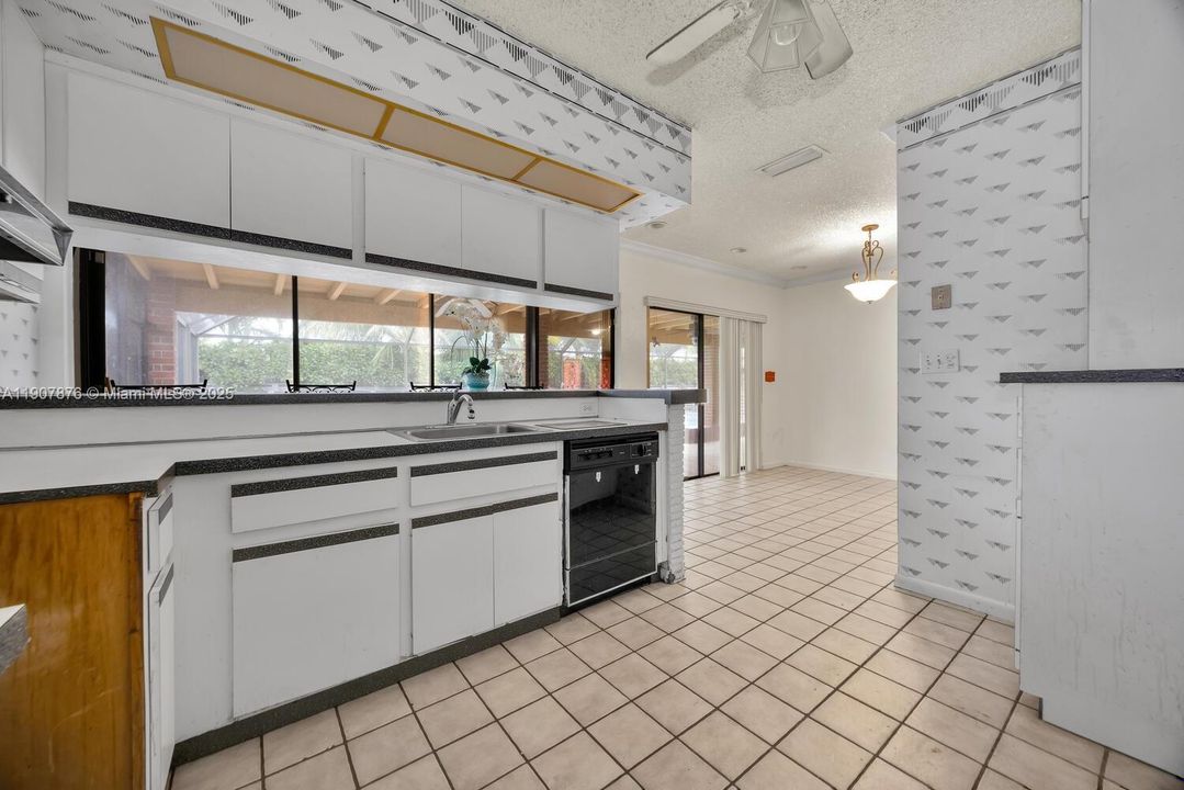 На продажу: $690,000 (4 спален, 2 ванн, 1826 Квадратных фут)