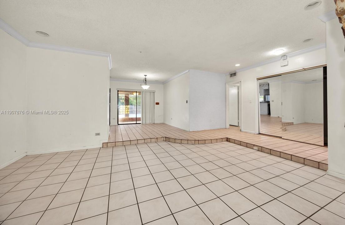 На продажу: $690,000 (4 спален, 2 ванн, 1826 Квадратных фут)