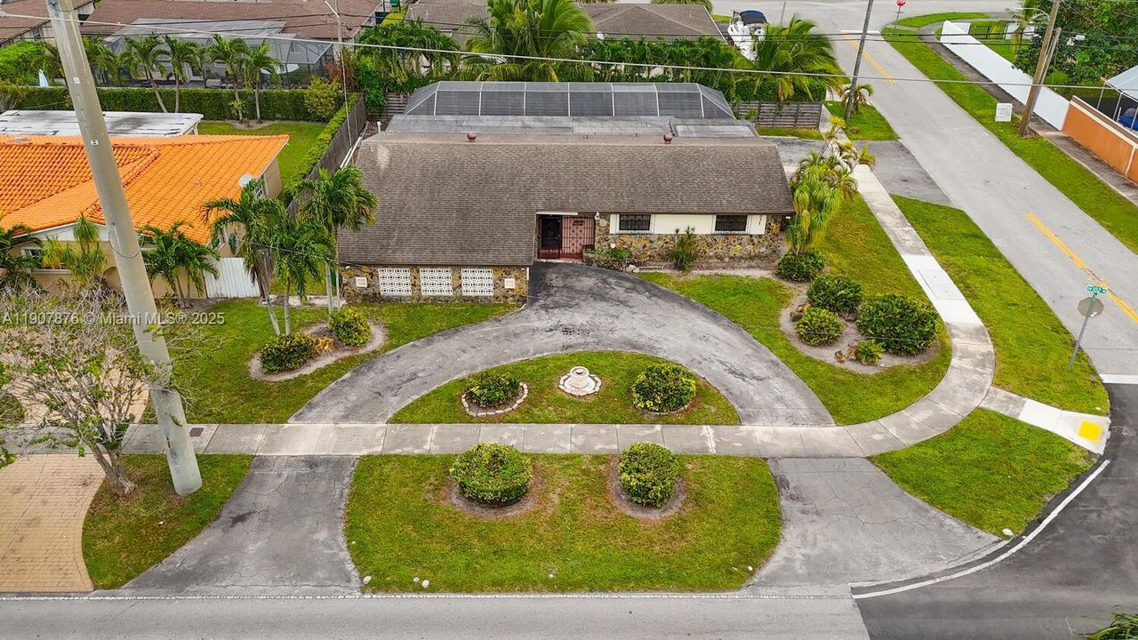 На продажу: $690,000 (4 спален, 2 ванн, 1826 Квадратных фут)