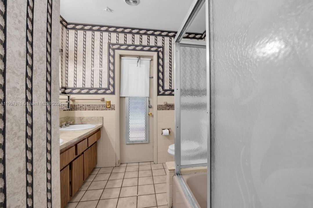 На продажу: $690,000 (4 спален, 2 ванн, 1826 Квадратных фут)