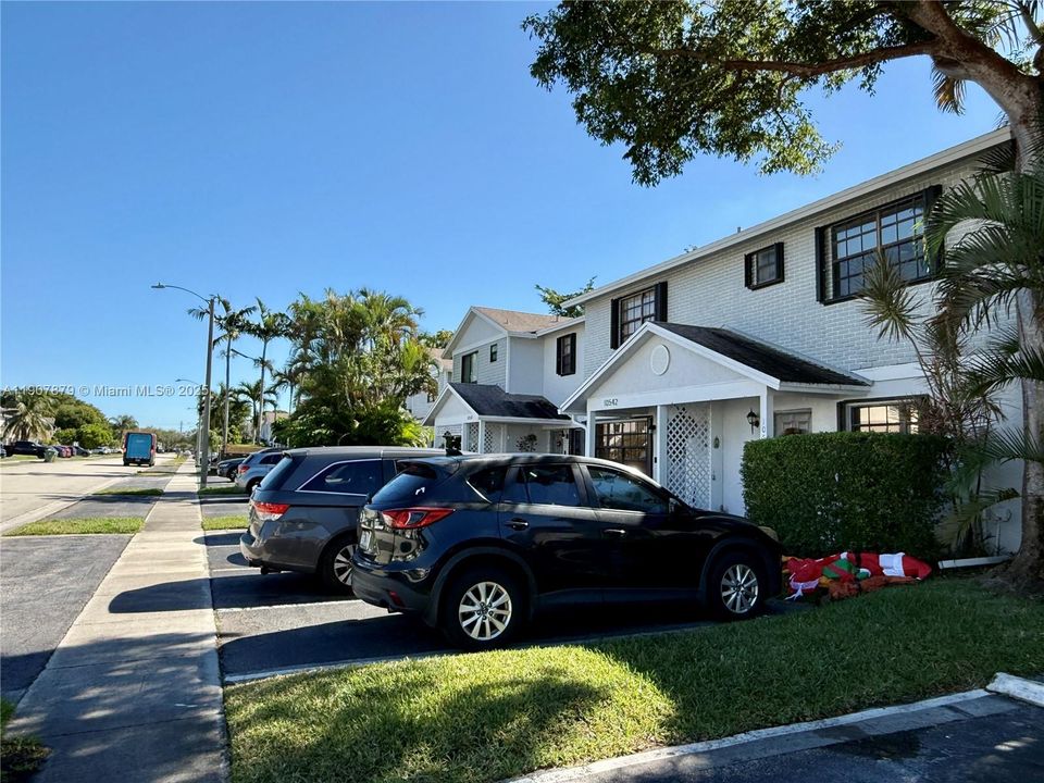 For Sale: $365,000 (2 beds, 1 baths, 1260 Square Feet)