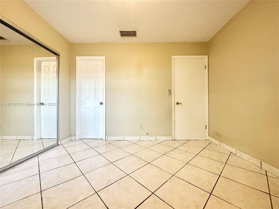 For Sale: $365,000 (2 beds, 1 baths, 1260 Square Feet)