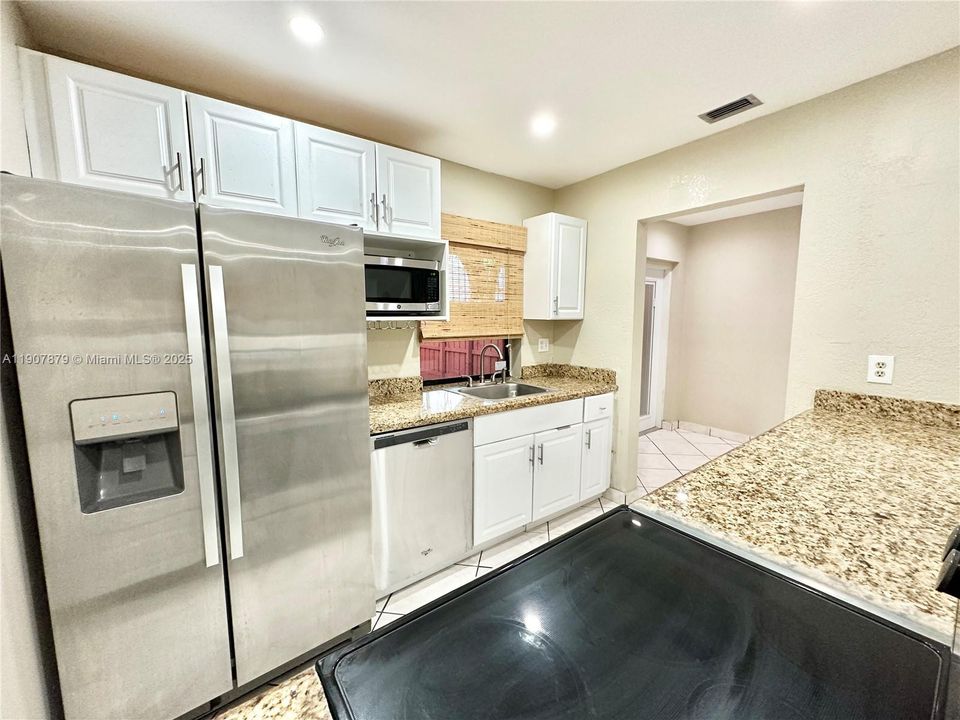 For Sale: $365,000 (2 beds, 1 baths, 1260 Square Feet)