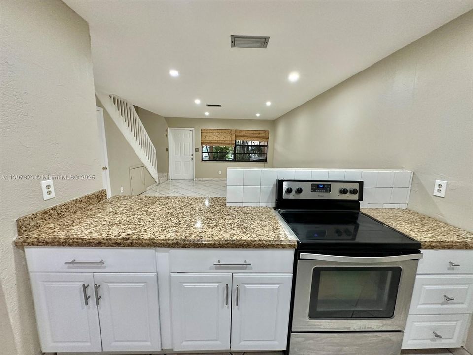 For Sale: $365,000 (2 beds, 1 baths, 1260 Square Feet)