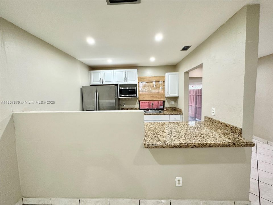 For Sale: $365,000 (2 beds, 1 baths, 1260 Square Feet)