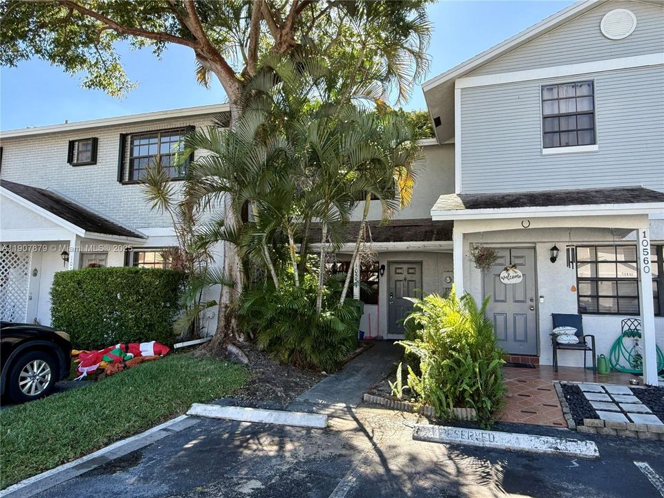 For Sale: $365,000 (2 beds, 1 baths, 1260 Square Feet)