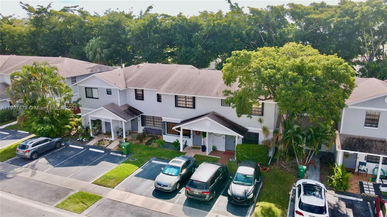 For Sale: $365,000 (2 beds, 1 baths, 1260 Square Feet)