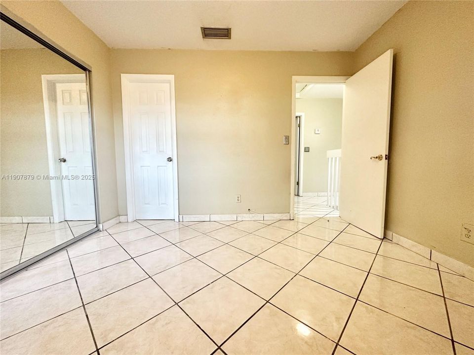 For Sale: $365,000 (2 beds, 1 baths, 1260 Square Feet)