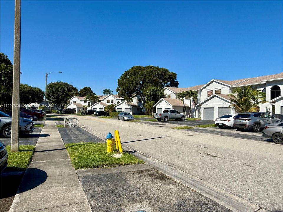 For Sale: $365,000 (2 beds, 1 baths, 1260 Square Feet)