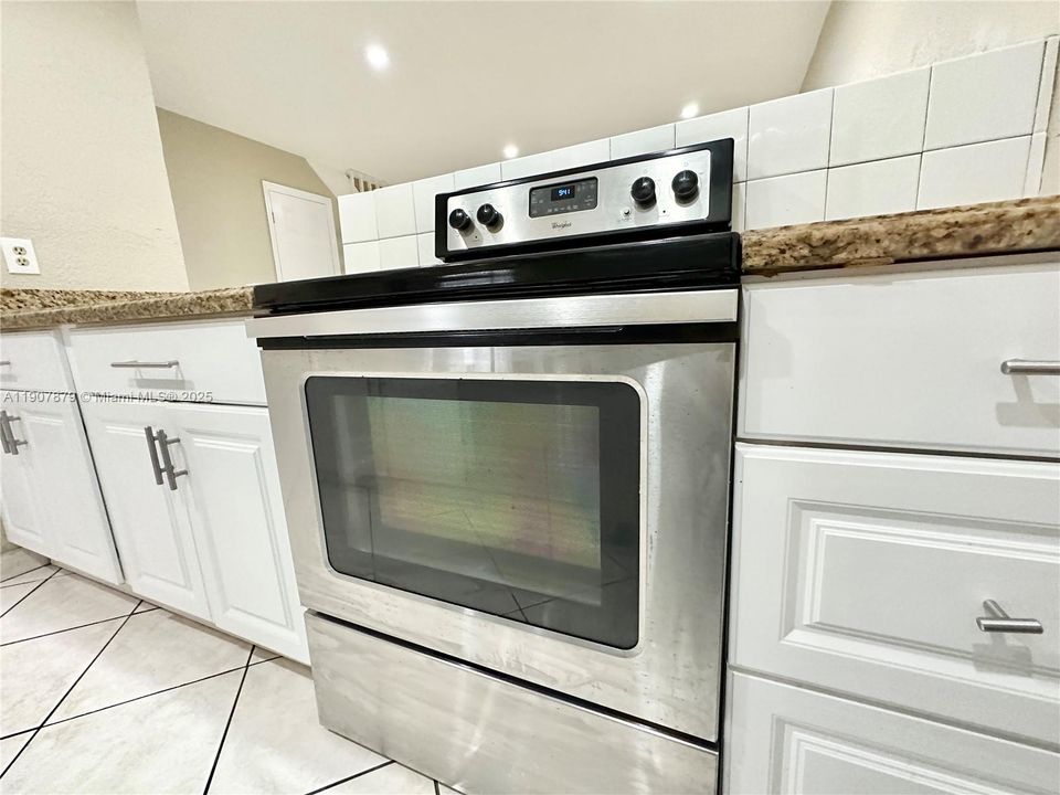 For Sale: $365,000 (2 beds, 1 baths, 1260 Square Feet)