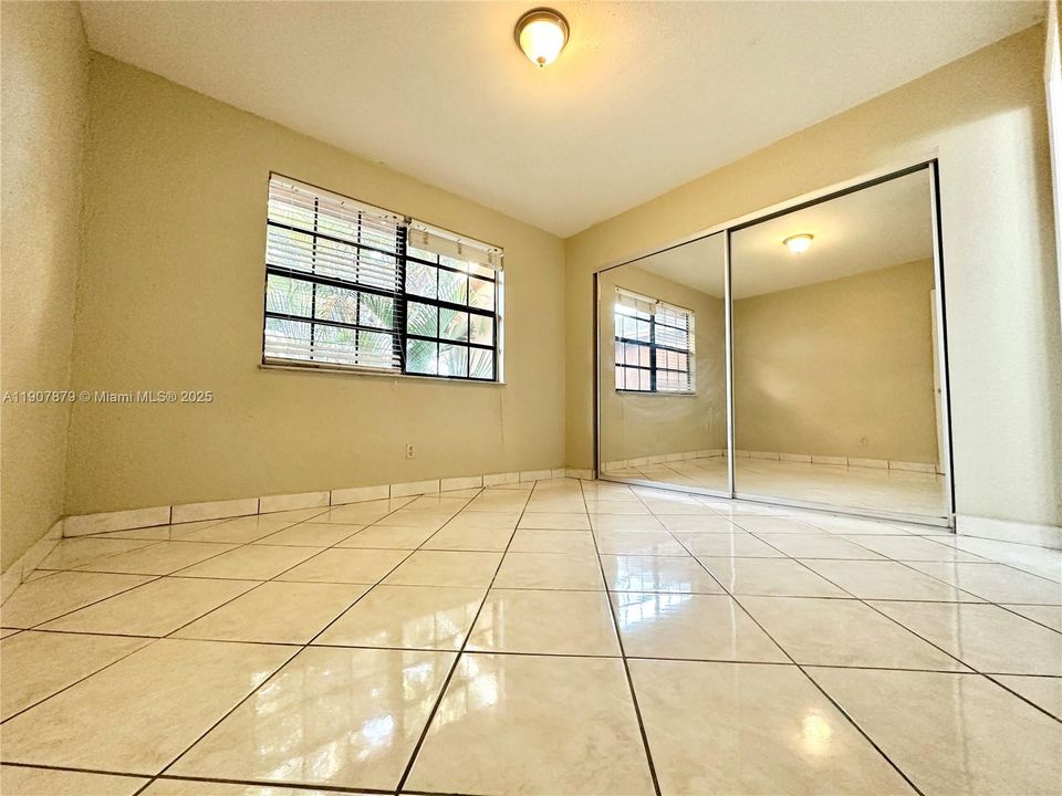 For Sale: $365,000 (2 beds, 1 baths, 1260 Square Feet)