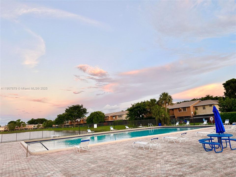 For Sale: $365,000 (2 beds, 1 baths, 1260 Square Feet)